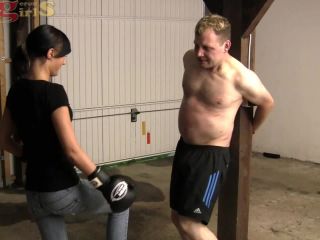 Dangerous Girls - Lady Ginger - Gefesselt ausgeliefert Kickboxen und Ballbusting-4