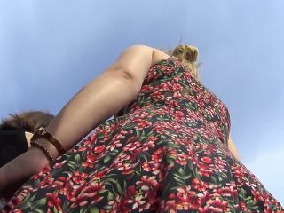 Big_ass_blonde_girl_in_flower_dress_upskirt-3