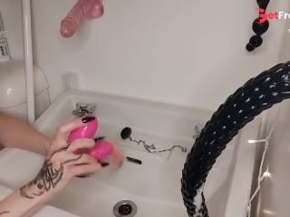 [GetFreeDays.com] Cleaning my dirty toys after a dirty stream Sex Leak April 2023-8