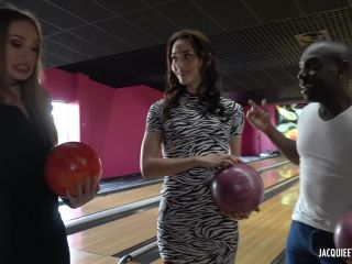 Liza - Au bowling FullHD-0