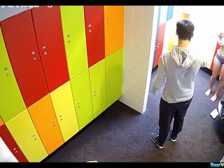 Mixed locker room spy on couples-2