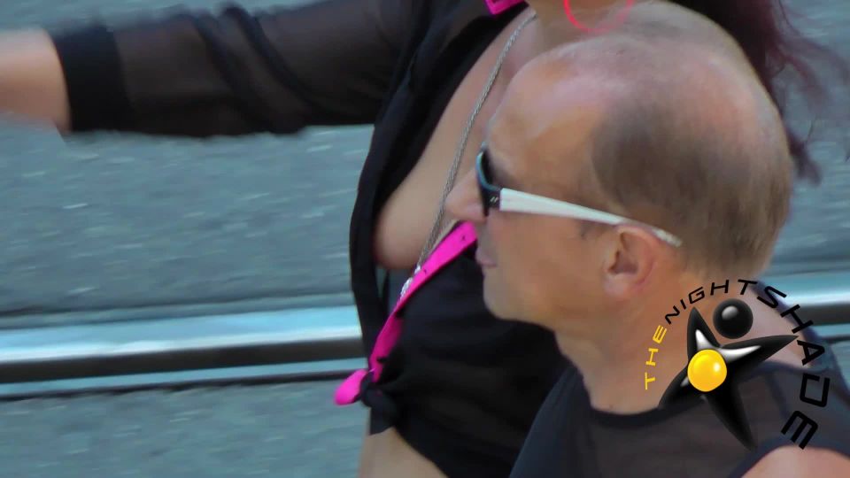 Candid Bouncing Boobs 2010