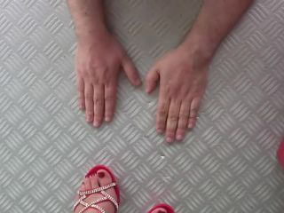 Handtrampling with high heels-6