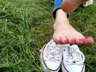 Converse shoeplay sexy feet in public place xxx-7