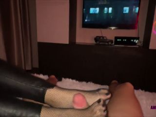 He Invited Me To A Movie And It Ended With A Foot Fetish And Footjob. Failed To Fuck A Virgin 1080p-4