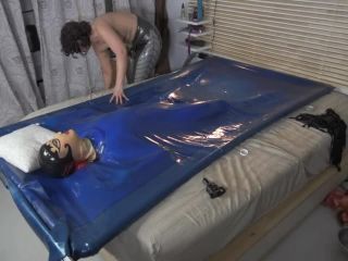 7471 Latex Barbie - Pink Catsuit Blue Vacuum Bed Liveshow-9