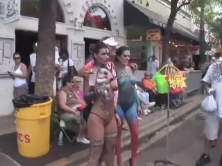 Amateur naked mardi gras babes-0