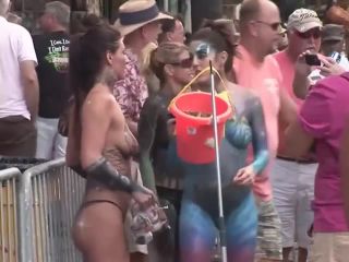 Amateur naked mardi gras babes-2