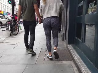 Extra tight butt in sprinkled leggings-4