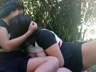 Encuentro Lesbico En El Parque Con Mi Hijastra-8