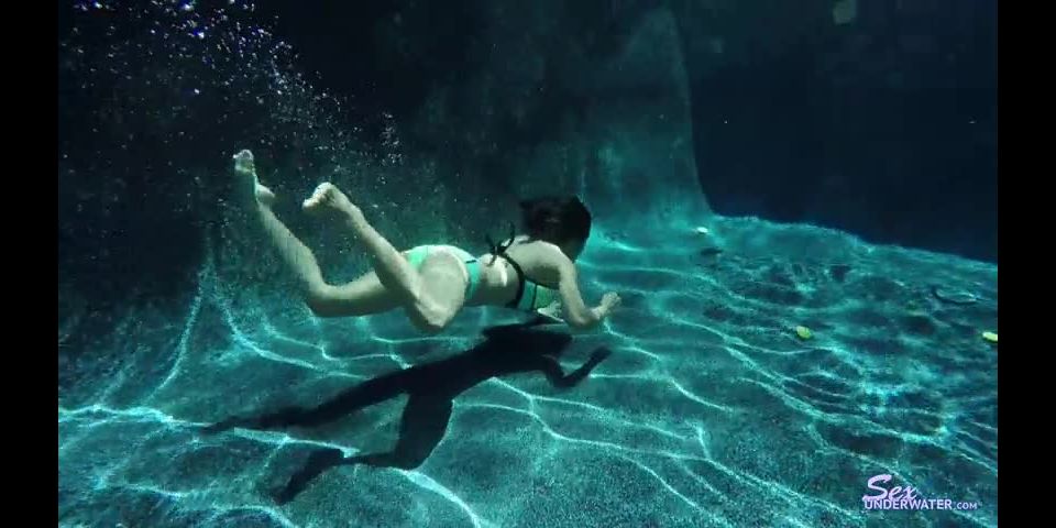 Sexunderwater.com- Emily Mena UW Model Training pt.1