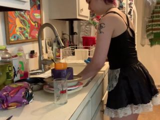 Maid Doing Dishes Webcam-3