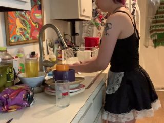 Maid Doing Dishes Webcam-6