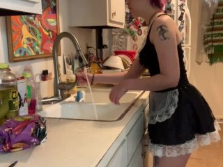 Maid Doing Dishes Webcam-9