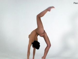 Liza Raykina - Naked Gymnast - FlexyTeens-5