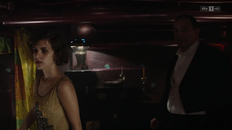 Liv Lisa Fries, Franziska Holitschke, Laura Kiehne - Babylon Berlin s01 (2017) HD 720p - (Celebrity porn)