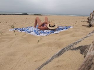 AT THE BEACH SHE FUCKS WITH A STRANGER WITH HER FRIENDS NOT FAR OUTDOOR -0