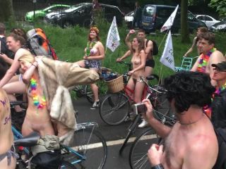 World_Naked_Bike_Ride_2016_-_Brighton_2_-1