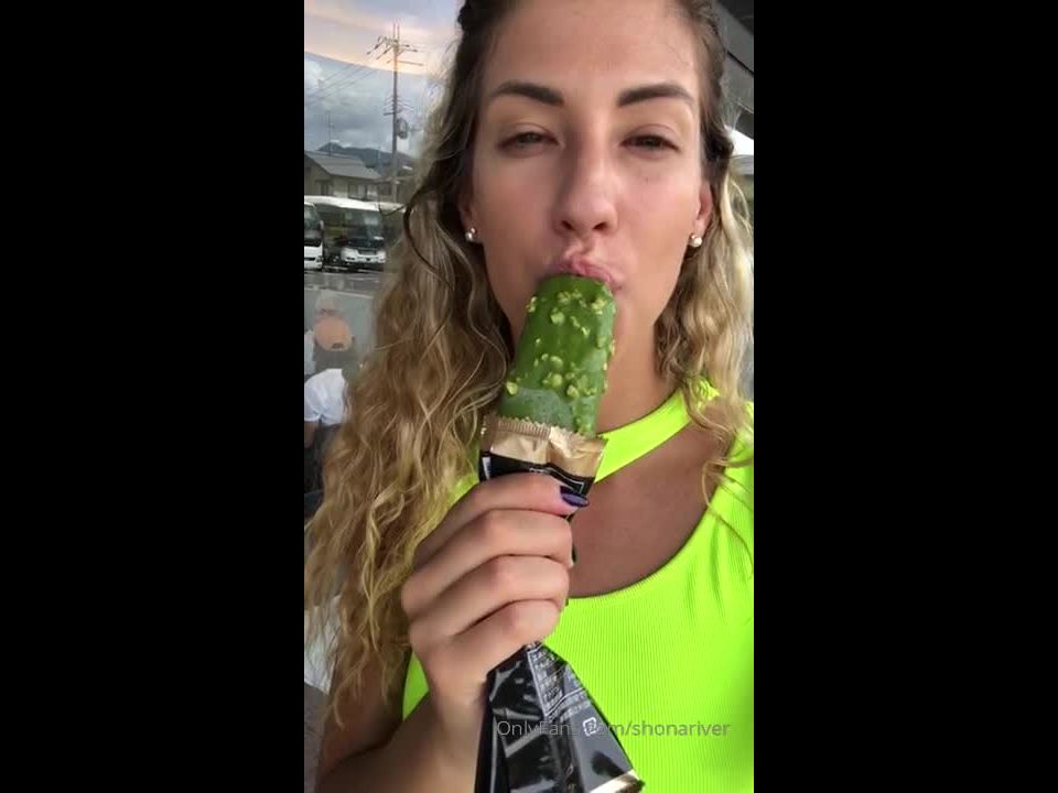 Shona River () Shonariver - this is how you eat ice cream in japan lol 05-09-2019