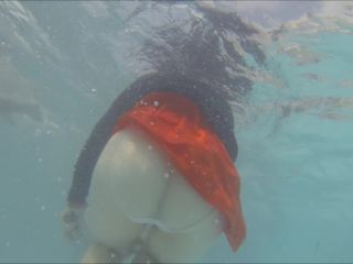 Online Tube Voyeur Under the water in the swimming pool - voyeur-4