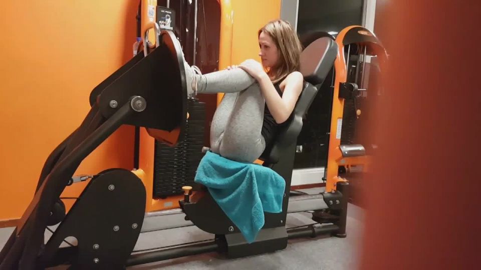 Cameltoe on leg press machine in gym