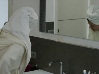 Vittoria Puccini - La fuggitiva s01e01e06 (2021) HD 1080p - [Celebrity porn]-1