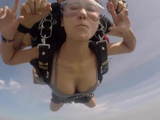 Girl's boob falls out while skydiving-5
