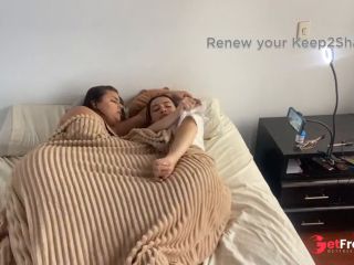 [GetFreeDays.com] Lesbian sex under the covers on a cold morning Sex Video May 2023-1