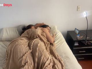 [GetFreeDays.com] Lesbian sex under the covers on a cold morning Sex Video May 2023-7