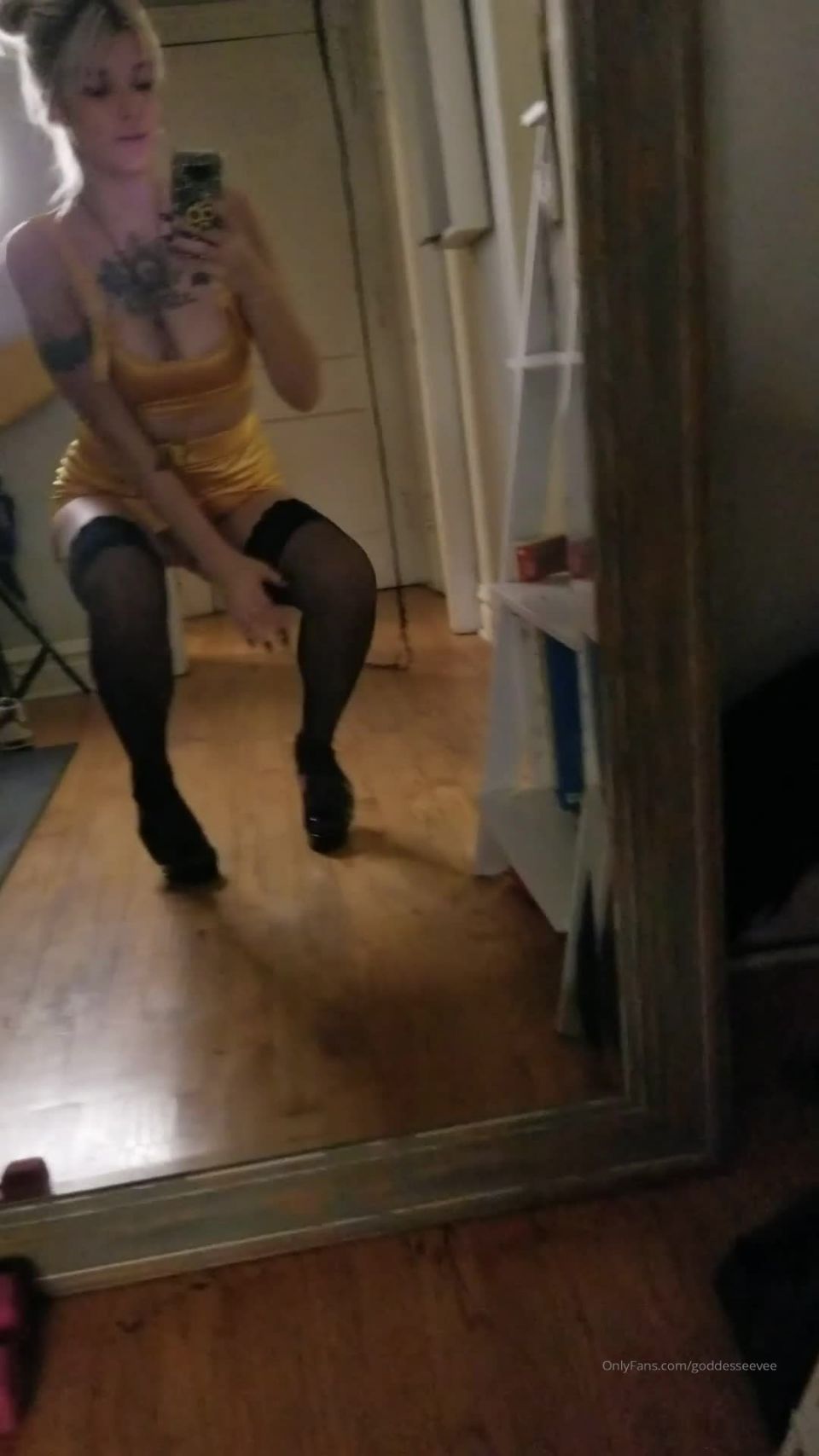 @goddesseevee 2019-10-28 Such a tall, Powerful Sunflower $ -