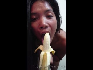 Onlyfans - heatherdeep - Hi boy I just want to show you how I like to eat a banana banana bananagirl deep throat - 06-03-2021-3