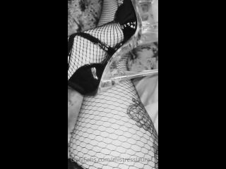 Miss Laura - mistresslaura11 () Mistresslaura - clip suckle on it slave and show some enthusiasm show me how much you love the taste of 23-01-2021-3
