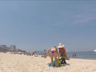 Beach voyeur inspects two girls on the go-0