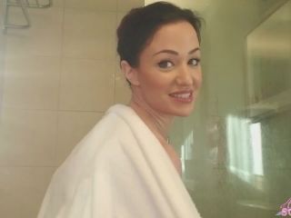 AngelaSommers 2018-03-02 - Hot Hotel Shower 720p -6