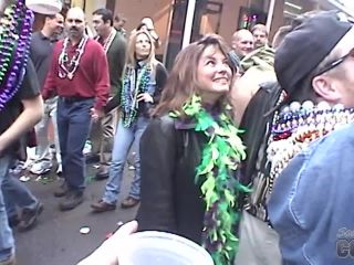 Southbeachcoeds.com- Some Girls Flashing In This Mardi Gras New Orleans Home Video-1