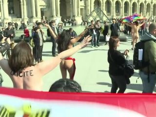 Protesta desnudas en Paris-3