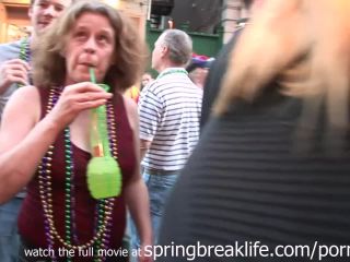 Flashing at mardi gras - public - public old teen amateur-0