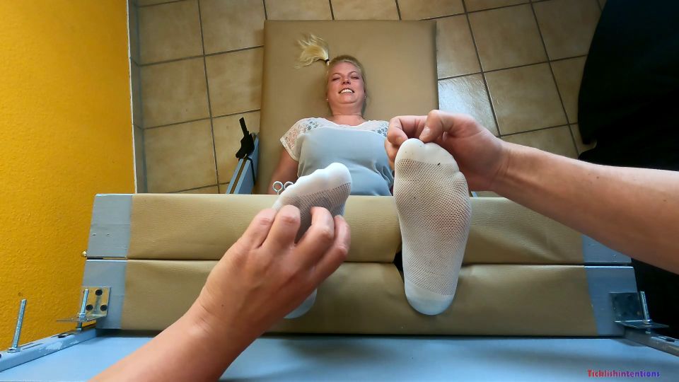 TicklishIntentions - Carolins foot ordeal.