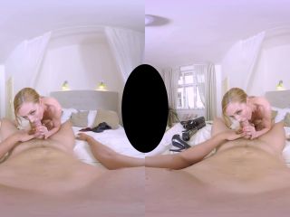 Businesswoman s Feet - POV vr Luca Bella-8