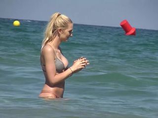 Bikini blonde solo -0