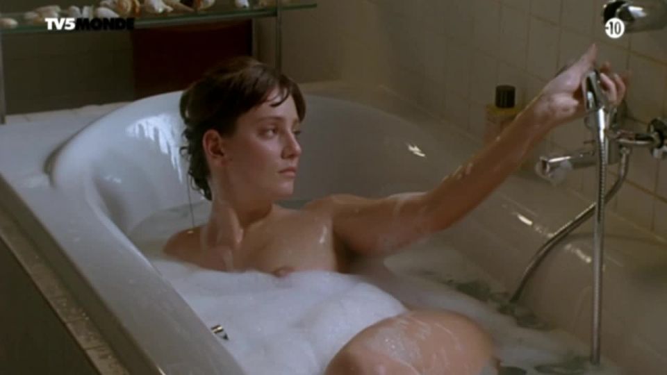 Giovanna Mezzogiorno - Au secours j&#039;ai 30 ans! (2004) HD 720p - (Celebrity porn)