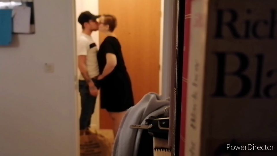 Student Seduces And Fuck Delivery Boy (Creampie