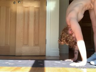  amygingerhart  Naked workout One thing I learned today is arm-balances are significantly harder before br, amygingerhart on teen-0