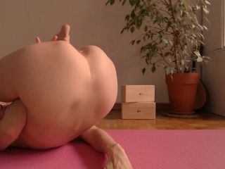 M@nyV1ds - LulaMum - After yoga relaxed, play and cum-4