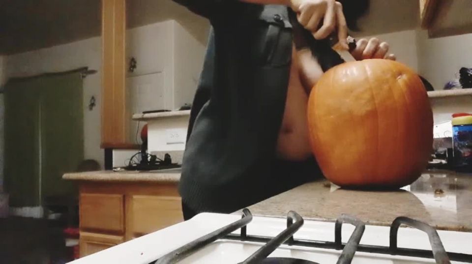 M@nyV1ds - Stevie Layne - Hidden Spy Cam Topless Pumpkin Cleaning