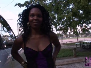 Big Booty Black Girl Flashes In A Public Park-0