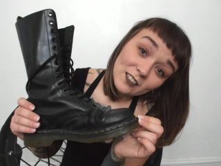 Boots gagging – Felicia Fisher – worship my boots – shoejob joi cei - boots sniffing - fetish porn deutsche femdom-7