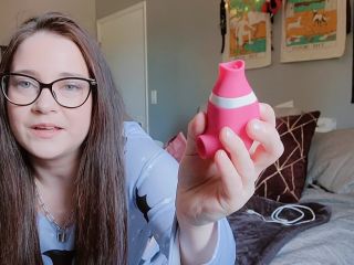 M@nyV1ds - CaityFoxx - Sex Toy Review - Clit Sucker With Tongue-4
