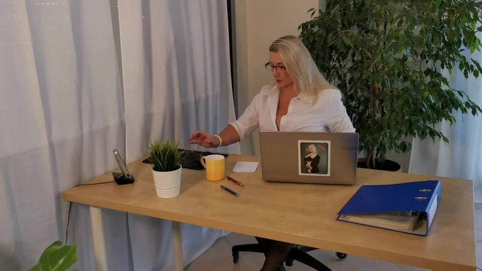 M@nyV1ds - Sandybigboobs - sexy Sekretärin macht Pause