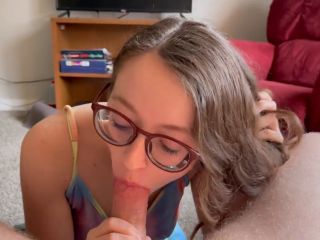 Cute sexy glasses girlfriend nice sucking dick and swallows creampie - Blowjobs-4